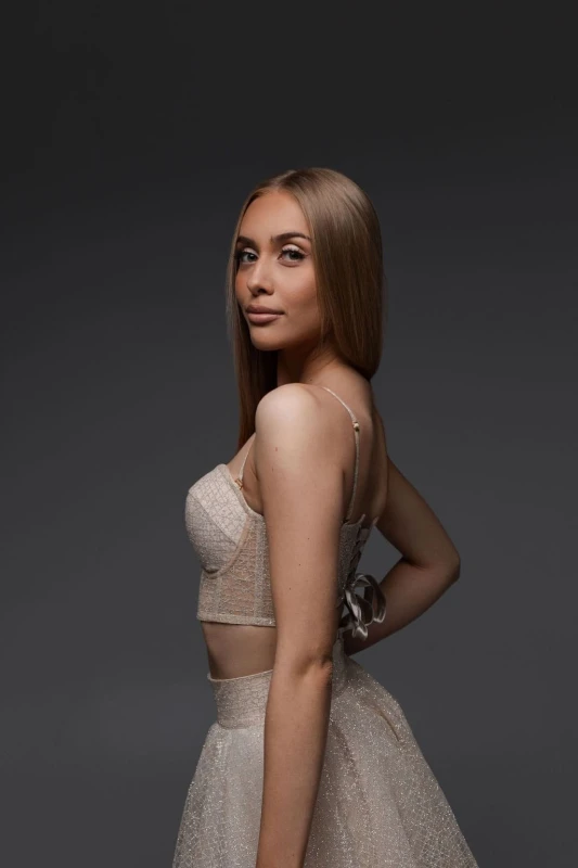 Gorset z rozkloszowaną spódniczką w szampańskim kolorze - Szarecka.com