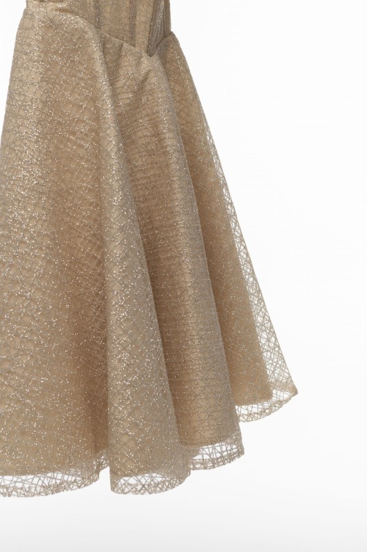 Rozkloszowana sukienka w kolorze szampańskim - Szarecka.com